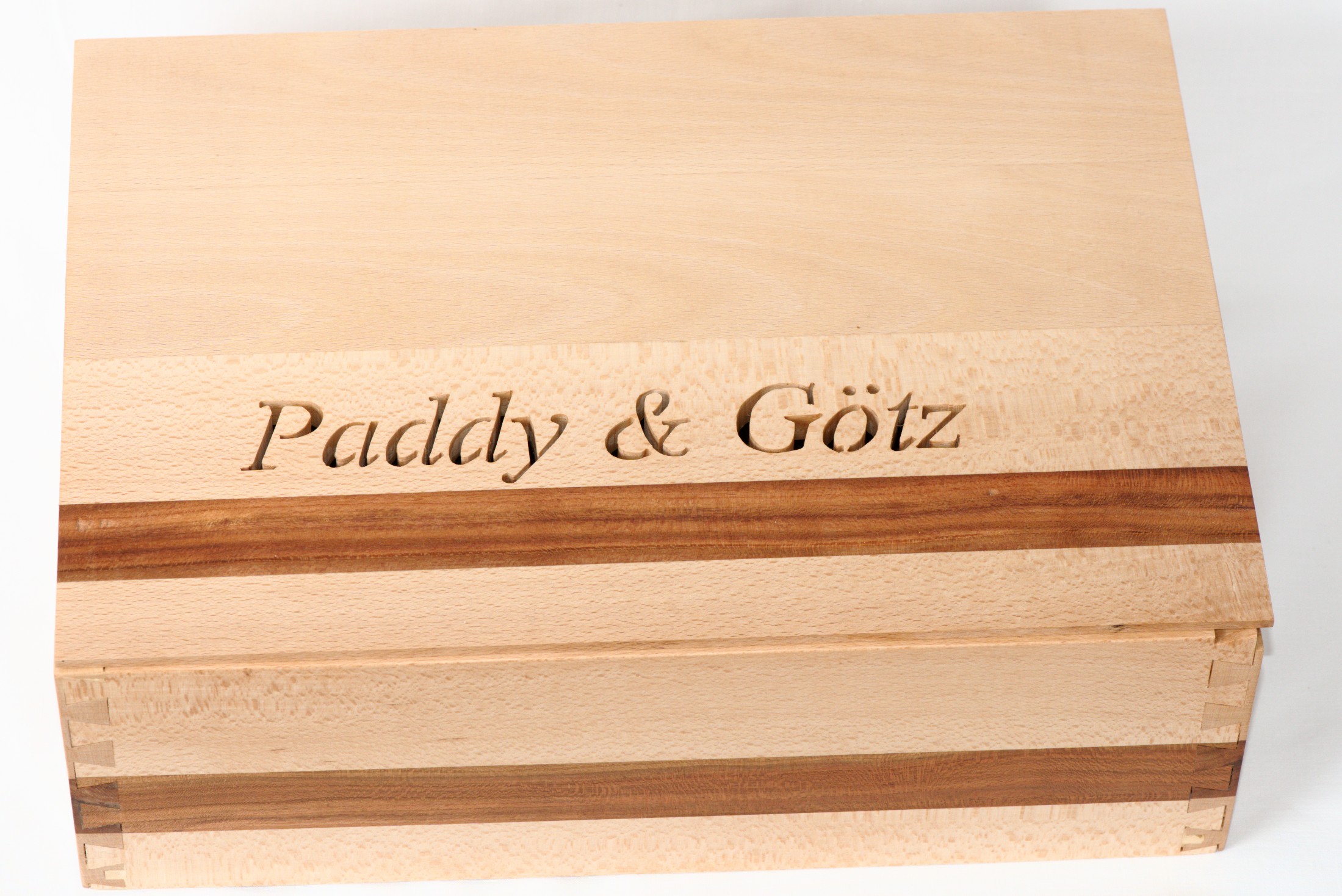 Holzkiste Hochzeit Paddy und Goetz
